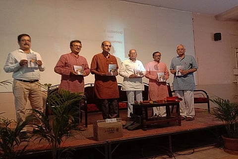 Ghazal ಹುಬ್ಬಳ್ಳಿಯಲ್ಲಿ ಭಾನುವಾರ ಲೇಖಕ ಡಾ. ಗೋವಿಂದ ಹೆಗಡೆ ಅವರ ‘ಬದುಕು ಬಾರಾ ಕಮಾನು’ ಮತ್ತು ‘ಗಜಲ್ ತಿಳಿಯೋಣ, ಬನ್ನಿ !’ ಗಜಲ್ ಕೃತಿಗಳ ಲೋಕಾರ್ಪಣೆಗೊಳಿಸಲಾಯಿತು.