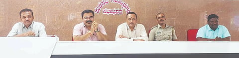 ಗಜೇಂದ್ರಗಡ ಪುರಸಭೆಯಲ್ಲಿ 80ನೇ ಸ್ವಾತಂತ್ರ್ಯ ದಿನಾಚರಣೆ ಪ್ರಯುಕ್ತ ಪೂರ್ವಭಾವಿ ಸಭೆ ನಡೆಯಿತು. ತಹಸೀಲ್ದಾರ್ ಕಿರಣಕುಮಾರ ಕುಲಕರ್ಣಿ, ರೋಣ  ತಹಸೀಲ್ದಾರ್ ನಾಗರಾಜ ಕೆ, ಸಿಪಿಐ ವಿಜಯಕುಮಾರ ನಾಯಕ, ಬಸವರಾಜ ಬಳಗಾನೂರ ಇದ್ದರು.