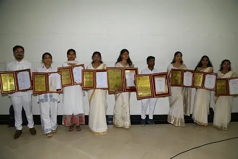 ಅತಿ ಹೆಚ್ಚು ಚಿನ್ನದ ಪದಕ ಪಡೆದ ಶಶಾಂಕ್, ಸಹನಾ ಗಣೇಶ್ ಶೇಟ್, ಎಸ್.ಸಜನಾ, ಆರ್.ಸೃಷ್ಟಿ, ರಕ್ಷಾ, ಅಭಿಷೇಕ, ಅನು, ಚೈತ್ರಾ ಪಿ.ಪಾಟೀಲ್, ಐಶ್ವರ್ಯಾ.