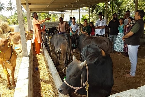  ಕುಶಾಲನಗರ ಸಮೀಪದ ಮಾದಾಪಟ್ಟಣ ಗ್ರಾಮದಲ್ಲಿ ಪುಣ್ಯಕೋಟಿ ಗೋಶಾಲೆಗೆ ಸ್ವಾಮಿ ಸೋಮನಾಥನಂದಪುರಿ ಭೇಟಿ ನೀಡಿದ್ದರು. ಶ್ರೀನಿವಾಸ್, ಅಜಿತ್ ಕುಮಾರ್, ಜಯಶ್ರೀ ಅಜಿತ್ ಕುಮಾರ್, ಮಧುಸೂದನ್, ಜನಾರ್ದನ್ ಮತ್ತಿತರರು ಇದ್ದರು.