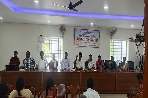 ಕೂಡಿಗೆ ಗ್ರಾಮ ಪಂಚಾಯಿತಿಯ 2025-26ನೇ ಸಾಲಿನ ರಾಷ್ಟ್ರೀಯ ಉದ್ಯೋಗ ಖಾತರಿ ಯೋಜನೆಯ ವಿಶೇಷ ಗ್ರಾಮ ಸಭೆ ಪಂಚಾಯಿತಿ ಅಧ್ಯಕ್ಷ ಕೆ.ಟಿ. ಗಿರೀಶ್ ಅಧ್ಯಕ್ಷತೆಯಲ್ಲಿ ನಡೆಯಿತು. ಜಯಶ್ರೀ, ಟಿ.ಪಿ. ಹಮೀದ್, ಮೋಹಿನಿ, ಅನಂತ, ವಾಣಿ, ಮಂಗಳಾ, ಡಾ. ಕೆ. ನಾಗರಾಜ್, ಮಂಜುಳಾ, ಪುನೀತ್ ಮತ್ತಿತರರು ಇದ್ದರು.