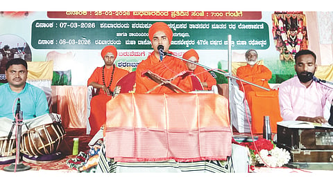 ಗೊರೇಬಾಳ ಗ್ರಾಮದ ಚನ್ನಬಸವ ತಾತನ ದೇವಾಲಯದಲ್ಲಿ ಆಯೋಜಿಸಿದ್ದ ಕಾರ್ಯಕ್ರಮದಲ್ಲಿ ಅಡವಿ ಅಮರೇಶ್ವರ ವಿರಕ್ತ ಮಠದ ತೋಂಟದಾರ್ಯ ಸ್ವಾಮೀಜಿ ಪುರಾಣ ಪ್ರವಚನ ಮಾಡಿದರು. ಮಹಾಲಿಂಗ ಸ್ವಾಮೀಜಿ, ಡಾ.ಸಿದ್ಧಲಿಂಗ ಸ್ವಾಮೀಜಿ, ಬಸವಲಿಂಗ ಸ್ವಾಮೀಜಿ ಇದ್ದರು.
