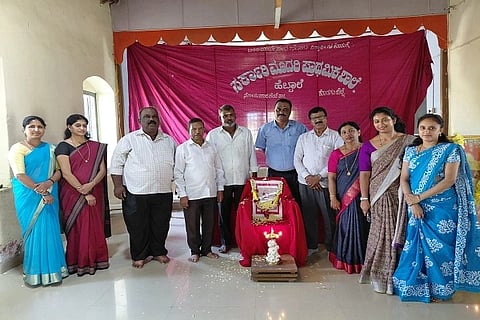 ಹೆಬ್ಬಾಲೆಯ ಸರ್ಕಾರಿ ಮಾದರಿ ಪ್ರಾಥಮಿಕ ಶಾಲೆಯಲ್ಲಿ ಕವಿ ಜಿ.ಎಸ್. ಶಿವರುದ್ರಪ್ಪನವರ ನೆನಪುಗಳು ಕಾರ್ಯಕ್ರಮ ಏರ್ಪಡಿಸಲಾಗಿತ್ತು. ಪ್ರದೀಪ್, ಮಣಜೂರು ಮೂರ್ತಿ, ಶಿವಾನಂದ, ಸುಬ್ರಮಣಿ, ವೆಂಕಟನಾಯಕ್ ಮತ್ತಿತರರು ಇದ್ದರು.