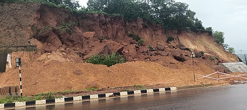  ಕೆತ್ತಿಕಲ್ ಗುಡ್ಡ ಮತ್ತೆ ಕುಸಿದಿರುವುದು.