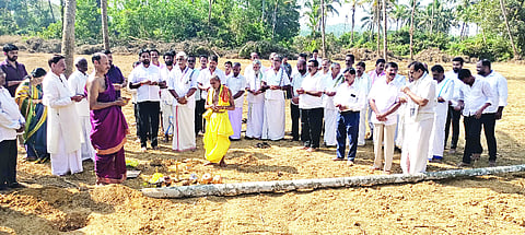 ಆದ್ಯಪಾಡಿ ದೈವಂಗಳಗುಡ್ಡೆ ಶ್ರೀ ನೀಲಕಂಠ ಉಮಾಮಹೇಶ್ವರಿ ದೇವಸ್ಥಾನ ಬ್ರಹ್ಮಕಲಶೋತ್ಸವ ಚಪ್ಪರ ಮುಹೂರ್ತ ನಡೆಯಿತು. ಬಿ.ನಾಗರಾಜ ಶೆಟ್ಟಿ ಬೈಲುಮೇಗಿನ ಮನೆ, ಅಜಿತ್ ಕುಮಾರ್ ರೈ ಮಾಲಾಡಿ, ಎ.ರಮೇಶ ಉಡುಪ, ಕೃಷ್ಣ ಭಟ್, ಎ.ಮಂಜುನಾಥ ಭಂಡಾರಿ ಶೆಡ್ಡೆ, ಹರೀಶ್ ಶೆಟ್ಟಿ ಏತಮೊಗರು ದೊಡ್ಡಮನೆ ಬೈಲುಮೂಡುಕರೆ, ಅನಿಲ್ ಬಲ್ಲಾಳ್ ಬೈಲುಬೀಡು, ಶಿವರಾಮ ಮಲ್ಲಿ ಅರ್ಬಿ ಶೆಡ್ಡೆ, ಕೃಷ್ಣಮೂರ್ತಿ ಅಡ್ಯಾರುಕಟ್ಟೆ ಇದ್ದರು. 