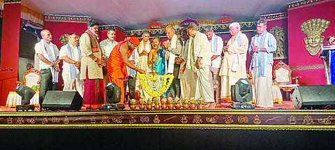  ನೀರುಮಾರ್ಗ ಮಾಣೂರು ಶ್ರೀ ಸುಬ್ರಾಯ ದೇವಸ್ಥಾನದಲ್ಲಿ ಬ್ರಹ್ಮಕಲಶೋತ್ಸವ ಧಾರ್ಮಿಕ ಸಭಾ ಕಾರ್ಯಕ್ರಮವನ್ನು ಶ್ರೀ ಸಾಯಿ ಈಶ್ವರ ಗುರೂಜಿ ಉದ್ಘಾಟಿಸಿದರು. ಡಾ.ಭರತ್ ಶೆಟ್ಟಿ, ಗೋಪಾಲ ಜೋಯಿಸರು, ರವಿರಾಜ ಶೆಟ್ಟಿ ನಿಟ್ಟೆಗುತ್ತು, ಶಶಿಧರ ಭಟ್ ಬೊಳ್ಮಾರಗುತ್ತು, ಪದ್ಮನಾಭ ಕೋಟ್ಯಾನ್, ರಾಜೇಶ್ ಭಟ್, ಭಾಸ್ಕರ ಜೆ.ಮಾಣೂರು, ಉಮಾನಾಥ ಸುವರ್ಣ, ಮುರಳೀಧರ ಕರ್ಕೇರ ಕೆಂಪುಗುಡ್ಡೆ, ಪ್ರಶಾಂತ್ ಕಾಜವ ಮಿತ್ತಕೋಡಿ ಇದ್ದರು. 