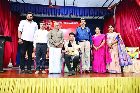 ‘ಡ್ರಗ್ಸ್ ಫ್ರೀ ಇಂಡಿಯಾ’ ಕಾರ್ಯಕ್ರಮದಲ್ಲಿ ಶಾಸಕ ಡಾ.ಭರತ್ ಶೆಟ್ಟಿ ಅವರನ್ನು ಸನ್ಮಾನಿಸಲಾಯಿತು. ಜಯಚಂದ್ರ ಹತ್ವಾರ್,  ಲಕ್ಷ್ಮೀ ಪಿ., ಶ್ರೀರಂಗ ಎಚ್., ರಮೇಶ್ ಭಟ್, ಭರತ್‌ರಾಜ್ ಕೃಷ್ಣಾಪುರ ಇದ್ದರು.