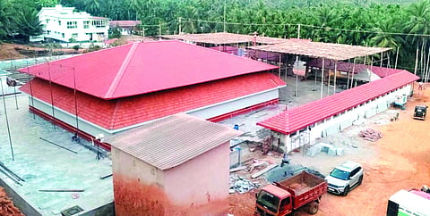 ಪ್ರತಿಷ್ಠಾಪನಾ ಬ್ರಹ್ಮಕಲಶೋತ್ಸವಕ್ಕೆ ಸಿದ್ಧಗೊಂಡಿರುವ ಮಾಣೂರು ಶ್ರೀ ಸುಬ್ರಾಯ ಕ್ಷೇತ್ರ. 