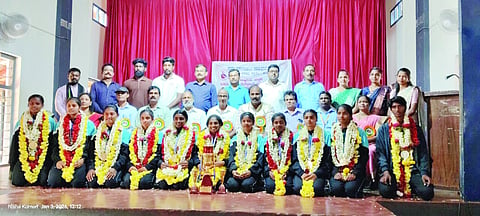 ರಾಷ್ಟ್ರಮಟ್ಟದ ನೆಟ್‌ಬಾಲ್‌ನಲ್ಲಿ ಚಿನ್ನದ ಪದಕ ಗೆದ್ದ ತಂಡದ ಸದಸ್ಯೆಯರಿಗೆ ಸನ್ಮಾನ ನಡೆಯಿತು.  