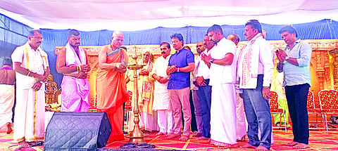 ಧರ್ಮಸಭೆಯನ್ನು ಶ್ರೀ ರಾಜಶೇಖರಾನಂದ ಶ್ರೀಪಾದರು ಉದ್ಘಾಟಿಸಿದರು.  