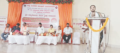  ಗುರುಪುರ ಕುಕ್ಕುದಕಟ್ಟೆಯ ಶ್ರೀ ವೈದ್ಯನಾಥ ಸಮುದಾಯ ಭವನದಲ್ಲಿ ರಕ್ತದಾನ, ಆರೋಗ್ಯ ತಪಾಸಣೆ ಉಚಿತ ಶಿಬಿರದಲ್ಲಿ ವಿನಾಯಕ್ ಭಟ್ ಮಾತನಾಡಿದರು. ವಿಹಿಂಪ ಜಿಲ್ಲಾ ಕಾರ್ಯದರ್ಶಿ ರವಿ ಅಸೈಗೋಳಿ, ಎಜೆ ಆಸ್ಪತ್ರೆ ಡಾ.ಮಾಲಾಶ್ರೀ, ಡಾ.ಅಕ್ಷಯ್ ಶೆಟ್ಟಿ ಇದ್ದರು.  