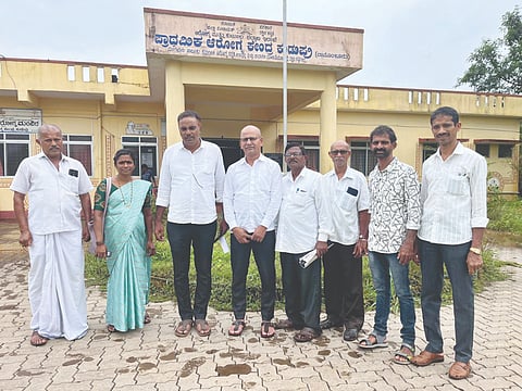  ಸಿಪಿಎಂ ಗುರುಪುರ ವಲಯ ಸಮಿತಿ ಕುಡುಪು ಪಿಎಚ್‌ಸಿಗಳಿಗೆ ಭೇಟಿ ನೀಡಿ ವಾಸ್ತವ ಸ್ಥಿತಿಗತಿ ಕುರಿತು ಮಾಹಿತಿ ಸಂಗ್ರಹಿಸಿತು.ದ.ಕ ಜಿಲ್ಲಾ ಕಾರ್ಯದರ್ಶಿ ಮುನೀರ್ ಕಾಟಿಪಳ್ಳ, ಜಿಲ್ಲಾ ಸಮಿತಿ ಮುಖಂಡರಾದ ಸದಾಶಿವ ದಾಸ್, ವಸಂತಿ ಕುಪ್ಪೆಪದವು, ಮನೋಜ್ ವಾಮಂಜೂರು ಇದ್ದರು.