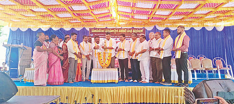  ಮೂಡುಪೆರಾರ ಮೂರ್ತೆದಾರರ ಸೇವಾ ಸಹಕಾರಿ ಸಂಘದ ಪ್ರಥಮ ಶಾಖೆಯನ್ನು ಸಂಸದ ಕ್ಯಾ.ಬ್ರಿಜೇಶ್ ಚೌಟ ಉದ್ಘಾಟಿಸಿದರು. ಶಾಸಕ ಡಾ.ಭರತ್ ಶೆಟ್ಟಿ, ಸಂಘ ಅಧ್ಯಕ್ಷ ಗಣೇಶ್ ಪೂಜಾರಿ, ಸಂಜೀವ ಪೂಜಾರಿ, ಜಯಂತಿ ಡಿ.ಮಾಮಂಜೂರು, ಜಯಲಕ್ಷ್ಮೀ, ಮೀನಾಕ್ಷಿ ಗೌಡ, ಸೂರ್ಯಕಾಂತ ಜೆ.ಸುವರ್ಣ ಮೊದಲಾದವರಿದ್ದರು.