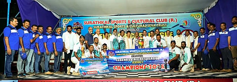 ಕ್ಲಬ್ ಮತ್ತು ಟ್ರಸ್ಟ್ ಜಂಟಿಯಾಗಿ ಸುರತ್ಕಲ್ ಗೋವಿಂದದಾಸ್ ಕಾಲೇಜು ಮೈದಾನದಲ್ಲಿ ಹಿರಿಯರ ಕ್ರಿಕೆಟ್ ಹಬ್ಬ ಪಂದ್ಯಾಟ ಸೀಸನ್ 5ರ ಸಮಾರೋಪ ಸಮಾರಂಭ ನಡೆಯಿತು. ಮಾಜಿ ಸಂಸದ ನಳಿನ್ ಕುಮಾರ್ ಕಟೀಲ್, ಶಾಸಕ ಡಾ.ಭರತ್ ಶೆಟ್ಟಿ, ಸುರತ್ಕಲ್ ಪೊಲೀಸ್ ಠಾಣಾಧಿಕಾರಿ ಪ್ರಮೋದ್ ಕುಮಾರ್ ಮೊದಲಾದವರಿದ್ದರು.