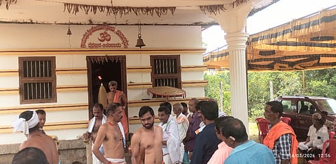 ಊದುಗುಡ್ಡೆ ದೈವಸ್ಥಾನ ಜೀರ್ಣೋದ್ಧಾರದ ಪ್ರಯುಕ್ತ ಸಂಕೋಚ ಕಾರ್ಯ ವಿನಯ ಕಾರಂತರ ನೇತೃತ್ವದಲ್ಲಿ ನಡೆಯಿತು. ಕಿಲೆಂಜಾರು ಅರಮನೆ ಮುಖ್ಯಸ್ಥ ದಿನೇಶ್ ಕುಮಾರ್ ಬಲ್ಲಾಳ್, ಚಂದ್ರಹಾಸ ಶೆಟ್ಟಿ ಉಳಿಪಾಡಿಗುತ್ತು ಮೊದಲಾದವರಿದ್ದರು.
