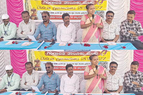 ಗಂಗಾವತಿ ತಾಲೂಕು ಕ್ರೀಡಾಂಗಣದಲ್ಲಿ ಹಮ್ಮಿಕೊಂಡಿದ್ದ ತಾಲೂಕು ಮಟ್ಟದ ದಸರಾ ಕ್ರೀಡಾಕೂಟದಲ್ಲಿ ತಾಲೂಕು ದೈಹಿಕ ಶಿಕ್ಷಣ ಪರಿವೀಕ್ಷಕಿ ಎಂ.ಸರಸ್ವತಿ ಜೂಡಿ ಮಾತನಾಡಿದರು. ನಗರಸಭೆ ಮಾಜಿ ಸದಸ್ಯ ಉಮೇಶ ಸಿಂಗನಾಳ್, ಸಹಾಯಕ ಕ್ರೀಡಾಧಿಕಾರಿ ಯಂಕಪ್ಪ ತಳವಾರ್ ಇತರರಿದ್ದರು.