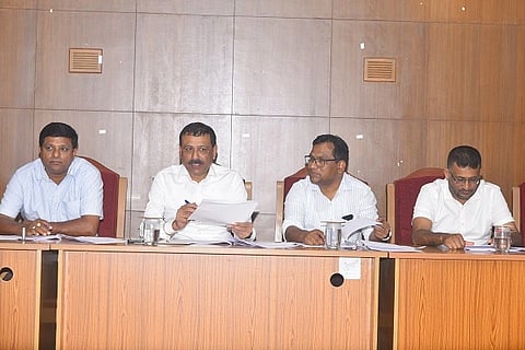 ಗ್ಯಾರಂಟಿ ಯೋಜನಾ ಅನುಷ್ಠಾನ ಜಿಲ್ಲಾ ಸಮಿತಿ ಸಭೆಯಲ್ಲಿ ತೀತಿರ ಧರ್ಮಜ ಉತ್ತಪ್ಪ ಮಾತನಾಡಿದರು. 