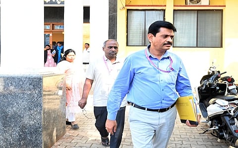 ಬಿಜೆಪಿ ಕಾರ್ಯಕರ್ತೆ ಸುಜಾತ ಹಂಡಿ ವಿವಸ್ತ್ರ ಪ್ರಕರಣದ ತನಿಖೆ ನಡೆಸಲು ಶನಿವಾರ ಹುಬ್ಬಳ್ಳಿಗೆ ಆಗಮಿಸಿದ ಸಿಐಡಿ ಅಧಿಕಾರಿಗಳು.