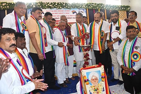 ಹುಬ್ಬಳ್ಳಿಯಲ್ಲಿ ಬುಧವಾರ ಏರ್ಪಡಿಸಿದ್ದ 72ನೇ ಅಖಿಲ ಭಾರತ ಸಹಕಾರ ಸಪ್ತಾಹ ಆಚರಣೆ ಕಾರ್ಯಕ್ರಮವನ್ನು ವಿಧಾನಸಭೆ ಪ್ರತಿಪಕ್ಷ ಉಪನಾಯಕ ಅರವಿಂದ ಬೆಲ್ಲದ ಉದ್ಘಾಟಿಸಿದರು. 