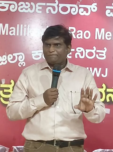 Ayurved ಸುದ್ದಿಗೋಷ್ಠಿಯಲ್ಲಿ ಮಾಹಿತಿ ನೀಡಿದ -ಡಾ. ಮಿಲಿಂದ ಹುಕ್ಕೇರಿ.