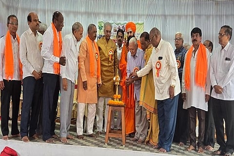 ಹುಬ್ಬಳ್ಳಿಯ ಸರಸ್ವತಿಪುರದಲ್ಲಿ (rajata mahotsava) ಶ್ರೀ ಈಶ್ವರ, ಶ್ರೀ ಗಣೇಶ ಹಾಗೂ ಶ್ರೀ ಸರಸ್ವತಿ ದೇವಸ್ಥಾನದ 25ನೇ ವಾರ್ಷಿಕೋತ್ಸವ ಕಾರ್ಯಕ್ರಮವನ್ನು  ಸಭಾಪತಿ ಬಸವರಾಜ ಹೊರಟ್ಟಿ ಭಾನುವಾರ ಉದ್ಘಾಟಿಸಿದರು.