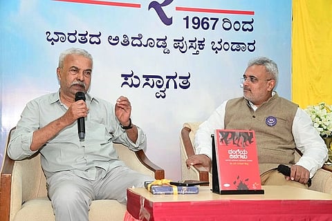 ಹುಬ್ಬಳ್ಳಿಯ ಸಪ್ನ ಬುಕ್ ಹೌಸ್‌ನಲ್ಲಿ ಏರ್ಪಡಿಸಿದ್ದ ‘ದಂಗೆಯ ದಿನಗಳು’ ಕುರಿತ ಸಂವಾದ ಕಾರ್ಯಕ್ರಮದಲ್ಲಿ ಲೇಖಕ ಜಗದೀಶ ಕೊಪ್ಪ (koppa) ಮಾತನಾಡಿದರು.