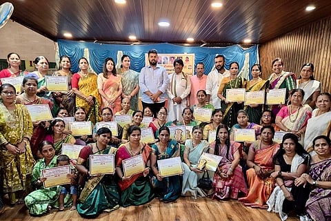 ಅಂತಾರಾಷ್ಟ್ರೀಯ ಮಹಿಳಾ ದಿನಾಚರಣೆ (rajat ullagaddimath) ನಿಮಿತ್ತ ಉಣಕಲ್ ಬ್ಲಾಕ್ ಕಾಂಗ್ರೆಸ್ ಸಮಿತಿ ವತಿಯಿಂದ ಭಾನುವಾರ ಏರ್ಪಡಿಸಿದ್ದ ವಿವಿಧ ಸ್ಪರ್ಧೆಗಳಲ್ಲಿ ಗೆದ್ದ ಮಹಿಳೆಯರಿಗೆ ಬಹುಮಾನ ವಿತರಿಸಲಾಯಿತು.