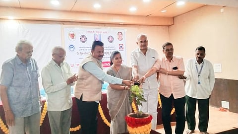 ಹುಬ್ಬಳ್ಳಿಯ ಚೇತನ ಎಂಬಿಎ, ಚೇತನ ವಾಣಿಜ್ಯ ಮತ್ತು ಬಿಸಿಎ ಮಹಾವಿದ್ಯಾಲಯದಲ್ಲಿ ಮಂಗಳವಾರ ಏರ್ಪಡಿಸಿದ್ದ ರಕ್ತದಾನ (blood) ಶಿಬಿರವನ್ನು ಮೇಯರ್ ಜ್ಯೋತಿ ಪಾಟೀಲ ಉದ್ಘಾಟಿಸಿದರು. 