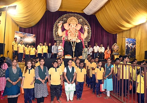 majethitya foundationನಿಧಾನವಾಗಿ ಕಲಿಯುವ (ಸ್ಲೋ ಲರ್ನಿಂಗ್) ಮತ್ತು ಅಂಗವಿಕಲ ವಿದ್ಯಾರ್ಥಿಗಳು ಶುಕ್ರವಾರ ಹುಬ್ಬಳ್ಳಿಯ ವಿವಿಧೆಡೆ ತೆರಳಿ ಗಣೇಶ ಮೂರ್ತಿಗಳ ದರ್ಶನ ಮಾಡಿದರು.