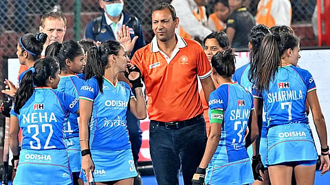Hockey: ಭಾರತ ಮಹಿಳಾ ಹಾಕಿ ಕೋಚ್​ ಹರೇಂದ್ರ ಸಿಂಗ್​ ದಿಢೀರ್​ ಪದತ್ಯಾಗ!
