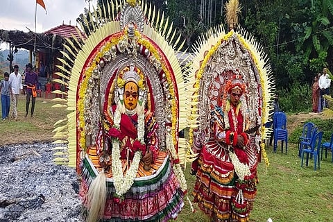 ಕೆದಮುಳ್ಳೂರು ಗ್ರಾಮದ ಕುಲ್ಲಚೆಟ್ಟಿ ಕುಟುಂಬಸ್ಥರು ಮೂರು ವರ್ಷಗಳೊಮ್ಮೆ ನಡೆಸುವ ಹರಿಸೇವೆ ಹಾಗೂ 101 ಕೋಲದ ಅಂಗವಾಗಿ ಧಾರ್ಮಿಕ ಕಾರ್ಯಕ್ರಮ ನಡೆಯಿತು.