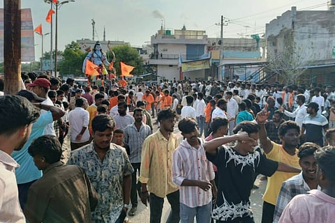 ಶ್ರೀರಾಮ ಸೇನೆ ಸಂಘಟನೆಯಿಂದ ಹಮ್ಮಿಕೊಂಡಿದ್ದ ಶ್ರೀರಾಮನ ಮೂರ್ತಿ ಮೆರವಣಿಗೆ ಅದ್ದೂರಿಯಾಗಿ ನೆರವೇರಿತು.