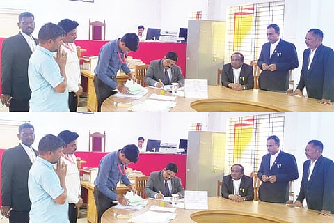 ಹಗರಿಬೊಮ್ಮನಹಳ್ಳಿ ನ್ಯಾಯಾಲಯದಲ್ಲಿ ಶನಿವಾರ ಲೋಕ ಅದಾಲತ್‌ನಲ್ಲಿ ಹಿರಿಯ ಸಿವಿಲ್ ನ್ಯಾಯಾಧೀಶ ಮಧುಸೂದನ್.ಡಿ.ಕೆ. ಹಾಗೂ ಸಿವಿಲ್ ನ್ಯಾಯಾಧೀಶ ಸೈಯದ್ ಮೋಹಿದ್ದೀನ್ ಪ್ರಕರಣಗಳನ್ನು ಇತ್ಯರ್ಥಪಡಿಸಿದರು. ವಕೀಲರಾದ ಅಕ್ಕಿ ಮಲ್ಲಿಕಾರ್ಜುನ, ಕೆ.ಜೆ.ಜಗದೀಶ, ಲಿಂಗನಗೌಡ್ರು, ಬಸಟ್ಟಿ ಬಸವರಾಜ, ಮಲ್ಲಿಕಾರ್ಜುನ ಇತರರಿದ್ದರು.