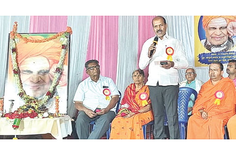 ಹಗರಿಬೊಮ್ಮನಹಳ್ಳಿಯಲ್ಲಿ ಪಂಡಿತ ಪುಟ್ಟರಾಜ ಗವಾಯಿಗಳ ಸಂಸ್ಮರಣೋತ್ಸವದಲ್ಲಿ ಶಾಸಕ ಕೆ.ನೇಮಿರಾಜ್‌ನಾಯ್ಕ ಮಾತನಾಡಿದರು. ನಂದಿಪುರದ ಡಾ.ಮಹೇಶ್ವರ ಸ್ವಾಮೀಜಿ, ಹಾಲಸ್ವಾಮಿ ಮಠದ ಹಾಲಸಿದ್ದೇಶ್ವರ ಸ್ವಾಮೀಜಿ, ಕೃಷಿಕ ಸಮಾಜದ ತಾಲೂಕು ನಿರ್ದೇಶಕ ಜಿ.ಮಂಜುನಾಥ, ರಂಗಭೂಮಿ ಕಲಾವಿದೆ ನಾಗರತ್ನಮ್ಮ ಇತರರಿದ್ದರು.