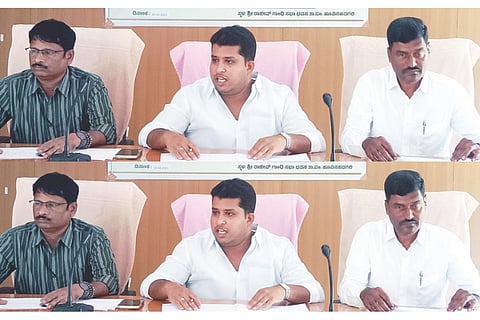 ಹೂವಿನಹಡಗಲಿಯಲ್ಲಿ ಪಂಚ ಗ್ಯಾರಂಟಿ ಯೋಜನೆ ಅನುಷ್ಠಾನ ತಾಲೂಕು ಸಮಿತಿ ಅಧ್ಯಕ್ಷ ಪಿ.ಟಿ.ಭರತ್ ಅಧ್ಯಕ್ಷತೆಯಲ್ಲಿ ಪ್ರಗತಿ ಪರಿಶೀಲನಾ ಸಭೆ ನಡೆಯಿತು. ಸಮಿತಿ ಜಿಲ್ಲಾ ಉಪಾಧ್ಯಕ್ಷ ಗುರುವಿನ ರಾಜು, ತಾಪಂ ಇಒ ಜಿ.ಪರಮೇಶ್ವರ ಇದ್ದರು.