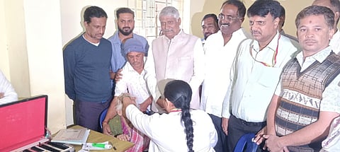  ನಟ ದಿವಂಗತ ಡಾ.ಪುನೀತ್ ರಾಜಕುಮಾರ್ ಸವಿ ನೆನಪಿಗಾಗಿ  ಬೆಂಗಳೂರು ಪೂರ್ವ ಕಾಂಗ್ರೆಸ್ ಜಿಲ್ಲಾಧ್ಯಕ್ಷ ಡಿ.ಕೆ.ಮೋಹನ್ ,ಕಾಂಗ್ರೆಸ್ ಮುಖಂಡ ಡಿ.ಕೆ.ರಮೇಶ್ ನೇತೃತ್ವಲ್ಲಿ ನಡೆದ ಉಚಿತ ಆರೋಗಯ ಶಿಬಿರ.ಸಿ.ವಿ .ರಾಮನ ಆಸ್ಪತ್ರೆಯ ಅಧೀಕ್ಷಕ ರಾಜೇಶ್ ನಾಯಕ್ ಮುಖಂಡರಾದ  ಚನ್ನಕೇಶವ, ಎಸ್.ಎಲ್.ವಿ.ವೆಂಕಟೇಶ್, ಡಿ.ಎಮ್.ನಾಗರಾಜ್, ಡಿ.ಸಿ.ತಿಮ್ಮೇಗೌಡ,ವೆಂಕಟೇಶ್ ಮೂರ್ತಿ,ಬ್ಯಾಂಕ್ ಮುನಿರಾಜು,ಡಿ.ಟಿ.ಕಾರ್ತಿಕ್,ಯುವ ಕಾಂಗ್ರೆಸ್ ಮುಖಂಡ ಭರತ್ ಯಾದವ್ ಭಾಗಿ.