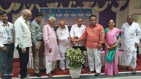 ಸಂಶಿ ಗ್ರಾಮದ ಕೆಎಲ್‌ಇ ಸಂಸ್ಥೆಯ ಮಹಾವಿದ್ಯಾಲಯದಲ್ಲಿ ಆಯೋಜಿಸಿದ್ದ ಉಚಿತ ಆರೋಗ್ಯ health ತಪಾಸಣೆ ಶಿಬಿರವನ್ನು  ಶಾಸಕ ಎಂ.ಆರ್. ಪಾಟೀಲ ಉದ್ಘಾಟಿಸಿದರು.  