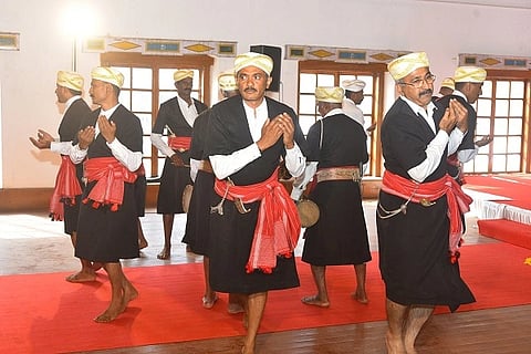 ವಿಶ್ವ ಪಾರಂಪರ ಸಪ್ತಾಹ ಹಾಗೂ ಶಾಶ್ವತ ಛಾಯಾಚಿತ್ರ ಪ್ರದರ್ಶನ, ಗ್ಯಾಲರಿ ಸಹಿತ ವ್ಯಾಖ್ಯಾನ ಕೇಂದ್ರದ ಉದ್ಘಾಟನಾ ಕಾರ್ಯಕ್ರಮದಲ್ಲಿ ಕೊಡವರ ಜಾನಪದ ನೃತ್ಯ ಗಮನ ಸೆಳೆಯಿತು.