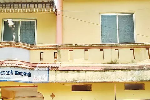 ಹೊಳೆಹೊನ್ನೂರು ಪಪಂ ಕಚೇರಿ.