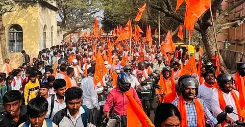 ಲಾರದಲ್ಲಿ ಜ.31ರಂದು ಹಮ್ಮಿಕೊಂಡಿರುವ ಹಿಂದೂ ಸಮಾಜೋತ್ಸವ ಕಾರ್ಯಕ್ರಮದ ಪ್ರಯುಕ್ತ ಗುರುವಾರ ಮುಖಂಡರು ಬೈಕ್​ ರ್ಯಾಲಿ ನಡೆಸಿದರು.