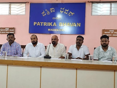 ಸುದ್ದಿಗೋಷ್ಠಿಯಲ್ಲಿ ಪೇರಿಯನ ಉದಯ ಕುಮಾರ್ ಮಾತನಾಡಿದರು.