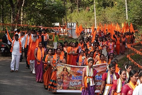 ಚೆಟ್ಟಳ್ಳಿಯಲ್ಲಿ ವಿರಾಟ್ ಹಿಂದೂ ಸಂಗಮ ಆಯೋಜನಾ ಸಮಿತಿ ಆಶ್ರಯದಲ್ಲಿ ಹಮ್ಮಿಕೊಂಡಿದ್ದ ವಿರಾಟ್ ಹಿಂದೂ ಸಂಗಮ ಹಾಗೂ ಬೃಹತ್ ಶೋಭಾಯಾತ್ರೆ ಅದ್ಧೂರಿಯಾಗಿ ಸಾಗಿತು.