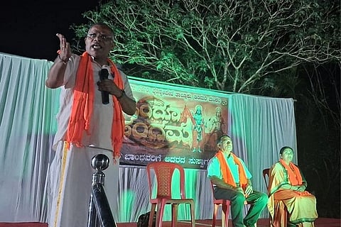 ತಿತಿಮತಿ ಮಂಡಲ ಹಿಂದೂ ಸಂಗಮ ಆಯೋಜನ ಸಮಿತಿ ವತಿಯಿಂದ ರಾಮ ಮಂದಿರ ಮುಂಬಾಗ ನಡೆದ ಹಿಂದೂ ಸಂಗಮ ಕಾರ್ಯಕ್ರಮದಲ್ಲಿ ಚಂದ್ರನ್ ಮಾತನಾಡಿದರು. ಚೆಪುö್ಪಡೀರ ರಾಮಕೃಷ್ಣ, ಪೋರಂಗಡ ರಾಣಿ ಇದ್ದರು.