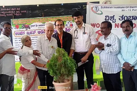 Yogaಹೊನ್ನಾಳಿಯ ಬಿವಿಎಸ್ ಆವರಣದಲ್ಲಿ ಮಂಗಳವಾರ ಆಯೋಜಿಸಿದ್ದ ಉಚಿತ ಆರೋಗ್ಯ ತಪಾಸಣಾ ಶಿಬಿರವನ್ನು ವೈದ್ಯ ಡಾ. ರಾಜಕುಮಾರ್ ಉದ್ಘಾಟಿಸಿದರು.