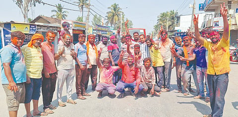 ರಟ್ಟಿಹಳ್ಳಿ ಪಟ್ಟಣದಲ್ಲಿ ಹೋಳಿ Holi ಹಬ್ಬವನ್ನು ಸಂಭ್ರಮದಿಂದ ಆಚರಣೆ ಮಾಡಲಾಯಿತು.