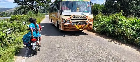 ಕಿರಿದಾದ ಹೊಂಗನೂರು ಕೆರೆ ಏರಿ.