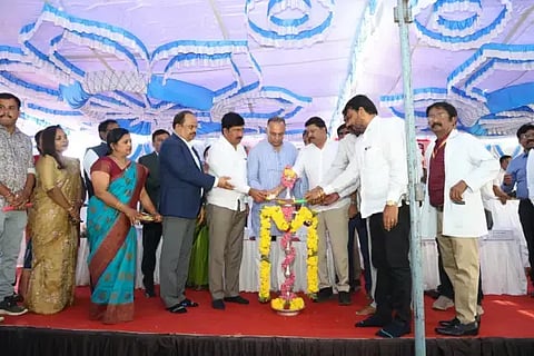 ಕೋಲಾರ ನಗರಲ್ಲಿ ನಿರ್ಮಾಣ ಮಾಡಲಾಗಿರುವ ತುರ್ತು ನಿಗಾ ಟಕವನ್ನು ಸಚಿವರಾದ ದಿನೇಶ್​ ಗುಂಡೂರಾವ್​, ಬೈರತಿ ಸುರೇಶ್​ ಲೋಕಾರ್ಪಣೆ ಮಾಡಿದರು.
