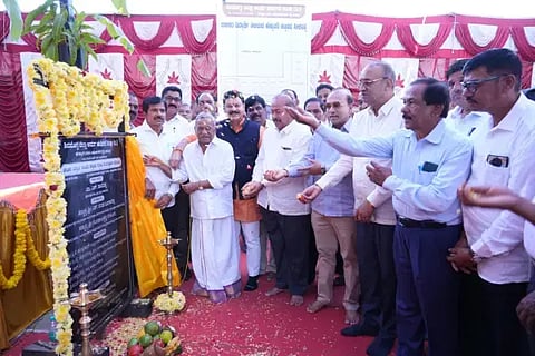 ಶಿವಮೊಗ್ಗದ ಬಾಪೂಜಿನಗರ ಈಡಿಗ ಸಮುದಾಯದ ಬಾಲಕರ ವಿದ್ಯಾರ್ಥಿ ನಿಲಯದಲ್ಲಿ ಹೆಚ್ಚುವರಿ ಕಟ್ಟಡ ನಿರ್ಮಾಣಕ್ಕೆ ಎಸ್.ರಾಮಪ್ಪ ಶಂಕುಸ್ಥಾಪನೆ ನೆರವೇರಿಸಿದರು. ಎಸ್.ಎನ್.ಚನ್ನಬಸಪ್ಪ, ಆರ್.ಎಂ.ಮಂಜುನಾಥ ಗೌಡ, ಗೋಪಾಲಕೃಷ್ಣ ಬೇಳೂರು, ಹುಲ್ತಿಕೊಪ್ಪ ಶ್ರೀಧರ್ ಇತರರಿದ್ದರು.