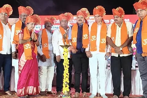ಹರಿಹರ ನಗರದ ದೇವಸ್ಥಾನ ರಸ್ತೆಯ ಸಹಸ್ರಾರ್ಜುನ ವೃತ್ತದಲ್ಲಿ ಸಹಸ್ರಾರ್ಜುನ ಮಹಾರಾಜರ ಜಯಂತಿ ಆಚರಿಸಲಾಯಿತು. ಶಶಿಕುಮಾರ್ ಮೆಹರವಾಡೆ, ಎಸ್.ರಾಮಪ್ಪ, ವೀರೇಶ್ ಹನಗವಾಡಿ, ಚಂದ್ರಶೇಖರ್ ಪೂಜಾರ್, ನಂದಿಗಾವಿ ಶ್ರೀನಿವಾಸ್ ಇತರರಿದ್ದರು.