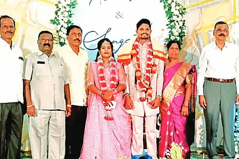 Marriage ಹೊಸದುರ್ಗದಲ್ಲಿ ಸೋಮವಾರ ವಿಶೇಷ ಚೇತನರಾದ ಸಂಗೀತ ಹಾಗೂ ಅವಿನಾಶ್ ಅವರ ವಿವಾಹ ನೆರವೇರಿತು.